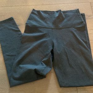 Grey Aerie Move leggings size small. Never worn.